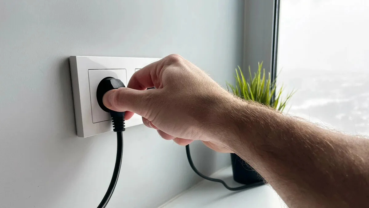 Kannattaako jääkaappi kytkeä pois päältä vai jättää päälle koko päiväksi? Varoitus, jota kannattaa kuunnella, jotta vältyt kalliilta korjauksilta.